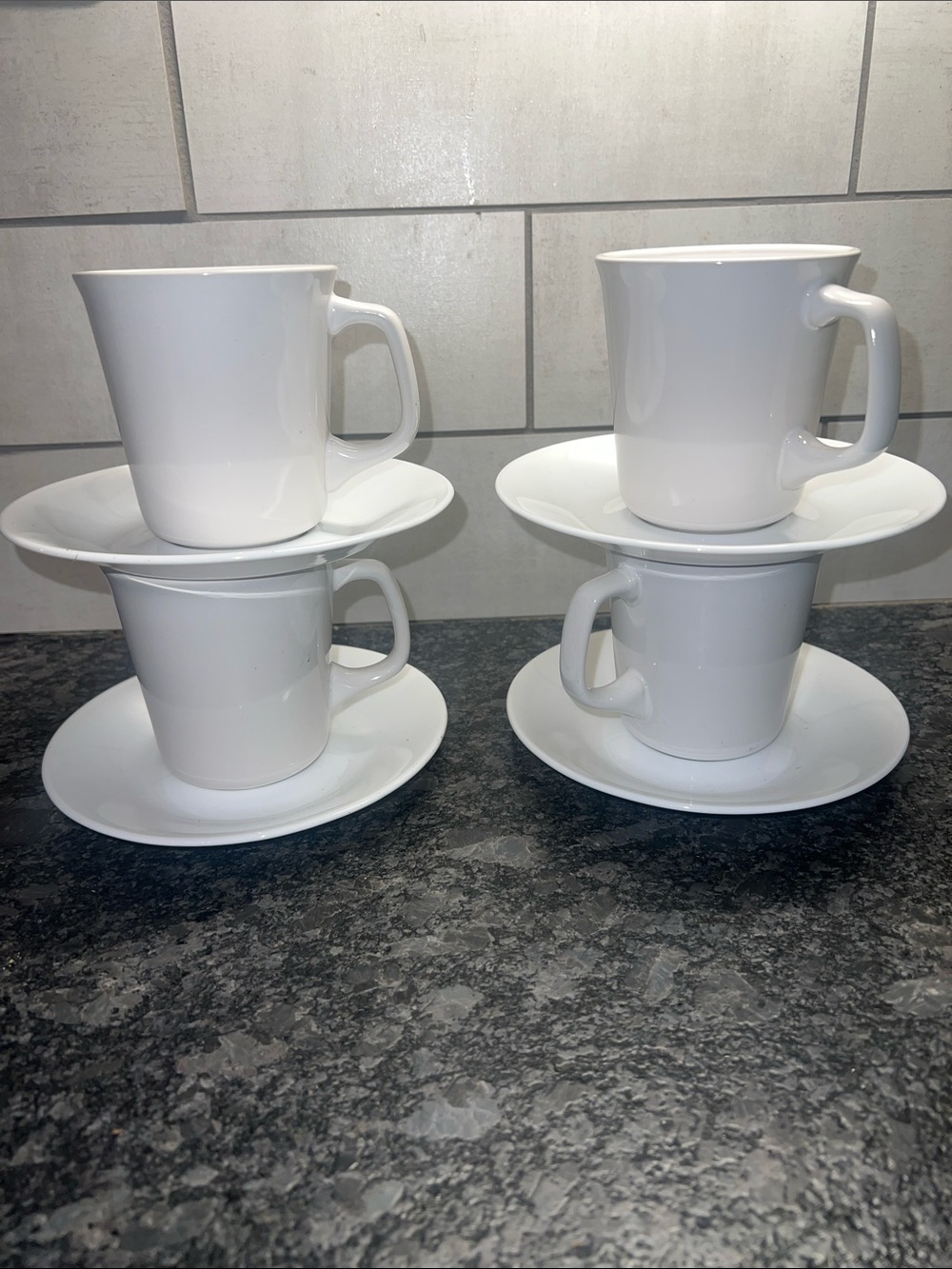 Set of 4 Corelle Coordinates White Porcelain Tea/Coffee Cups & Saucers like new!